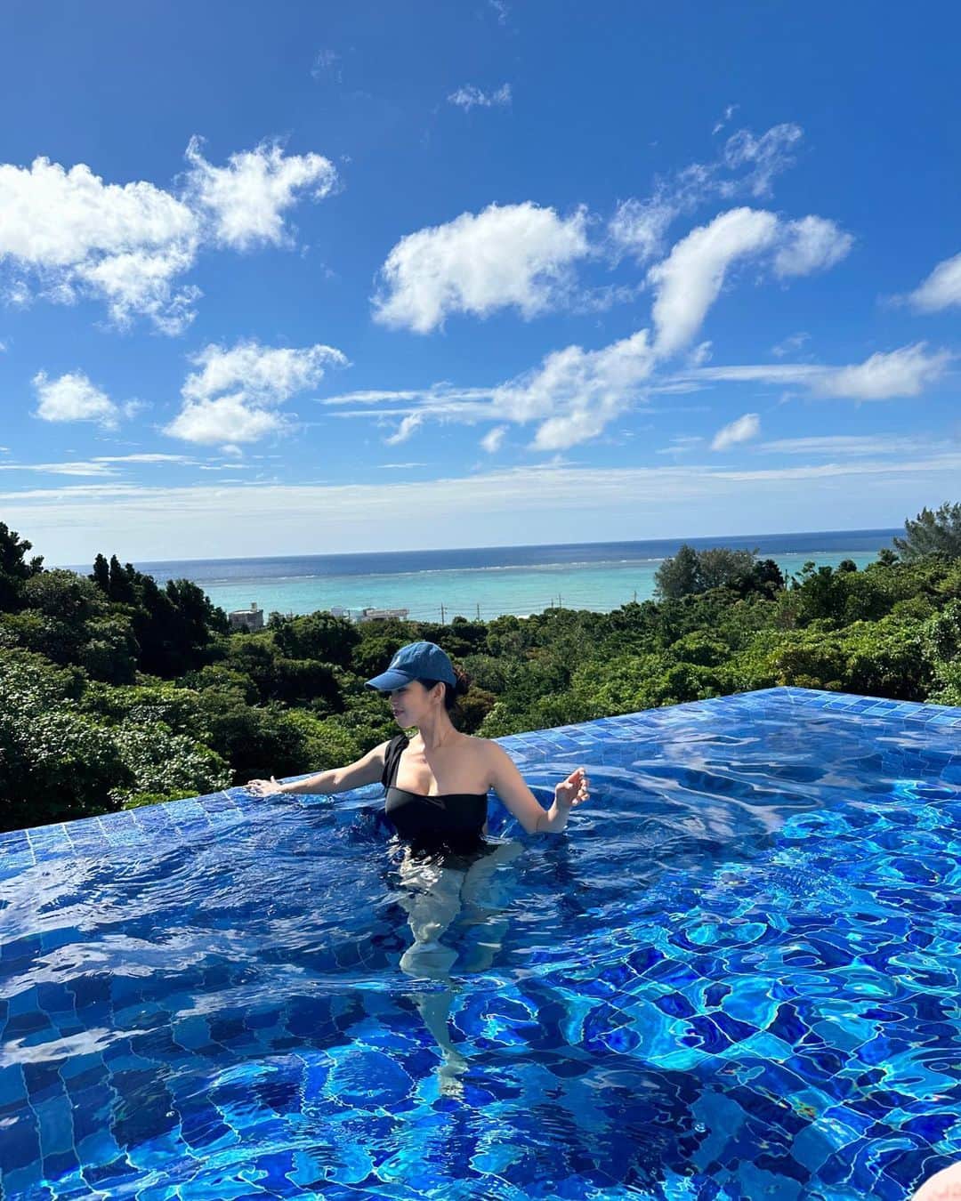 PINKYのインスタグラム：「沖縄🌺  お天気も良くて最高🌊☀️✨  ・・・・・・・・  #love #happy #family #momlife #沖縄」