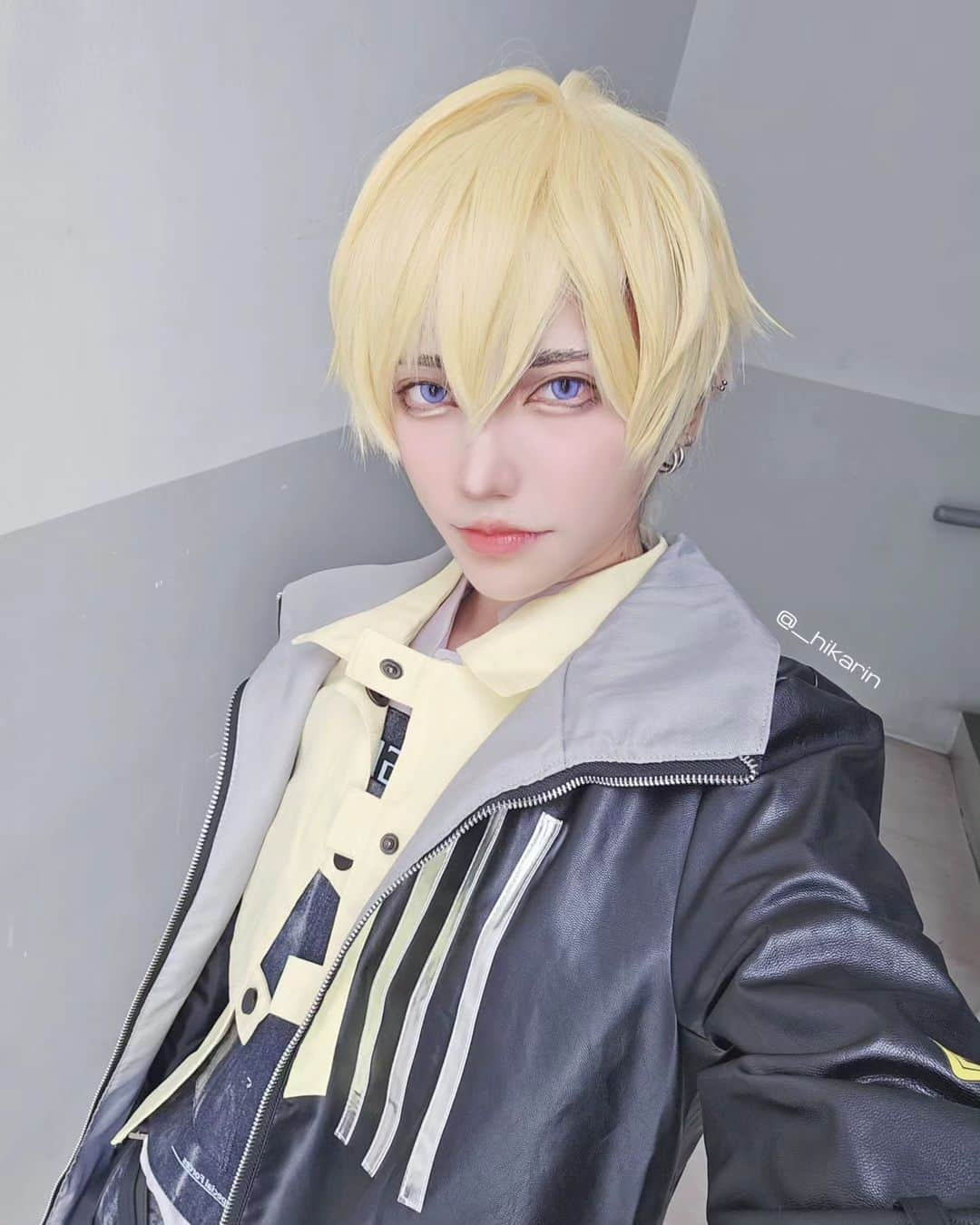 ひかりんのインスタグラム：「Sonny is hot-.... I mean wearing this leather jacket is hot 💦  #cosplay #sonnybrisko #vtuber #NIJISANJI #sonnybriskocosplay」