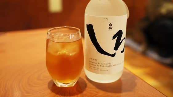 けんさむさんのインスタグラム写真 - (けんさむInstagram)「今夜も飲む？🌿 #夜けんさむ 🐶です。 【#馬酔木 あしび】え、なんでこんなお客さん多いの？ っていう熊本・東区の#居酒屋さん ご紹介します🫢🍖 📍#居酒屋馬酔木  詳しくはプロフィールのURLからブログ見てはいよ🙋‍♂️🍶💫  いいね👍フォロー👯‍♂️Thankyou😇✨ 皆さんの熊本夜のお気に入り店をぜひ教えてください🌿 メッセージ💭待ってます🐶🎶  #けんさむの熊本紹介 #熊本グルメ #熊本焼鳥 #熊本居酒屋 #ウーロン割 #お湯割り #熊本の酒 #高橋酒造 #白岳 #kaoruハイボール #kaoru #本格米焼酎 #フルーティ #白岳しろ#銀しろ #金しろ #米焼酎 #shochu」6月9日 20時17分 - kensome_kumamoto