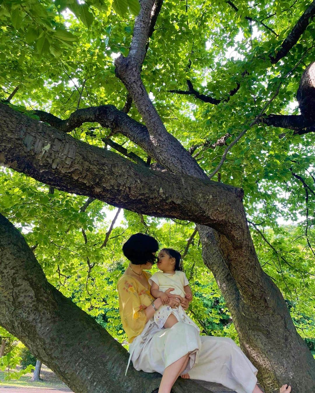 ノーマさんのインスタグラム写真 - (ノーマInstagram)「Park time memories 2023 May🌳🐒🧚  Thank you! @akisome 📸🤍 @ramuno 🍭🎶 @fumiemiyakoshi 🥙🌯🍟🇨🇺  @greenpeacejp の #リユースデラブアース プロジェクトでシェアして頂いたピクニックの様子は先月の横浜でのオフDAY🌳  マイ容器take outやメニュー等いつも快くリクエストに対応してくれる（店舗の方はキッズウェルカムな所もありがたい）La Casa De Fumieのご飯と共に🤤🫶🏻🧚  #nature #green  #picknick  #parktime」6月9日 20時18分 - noma77777