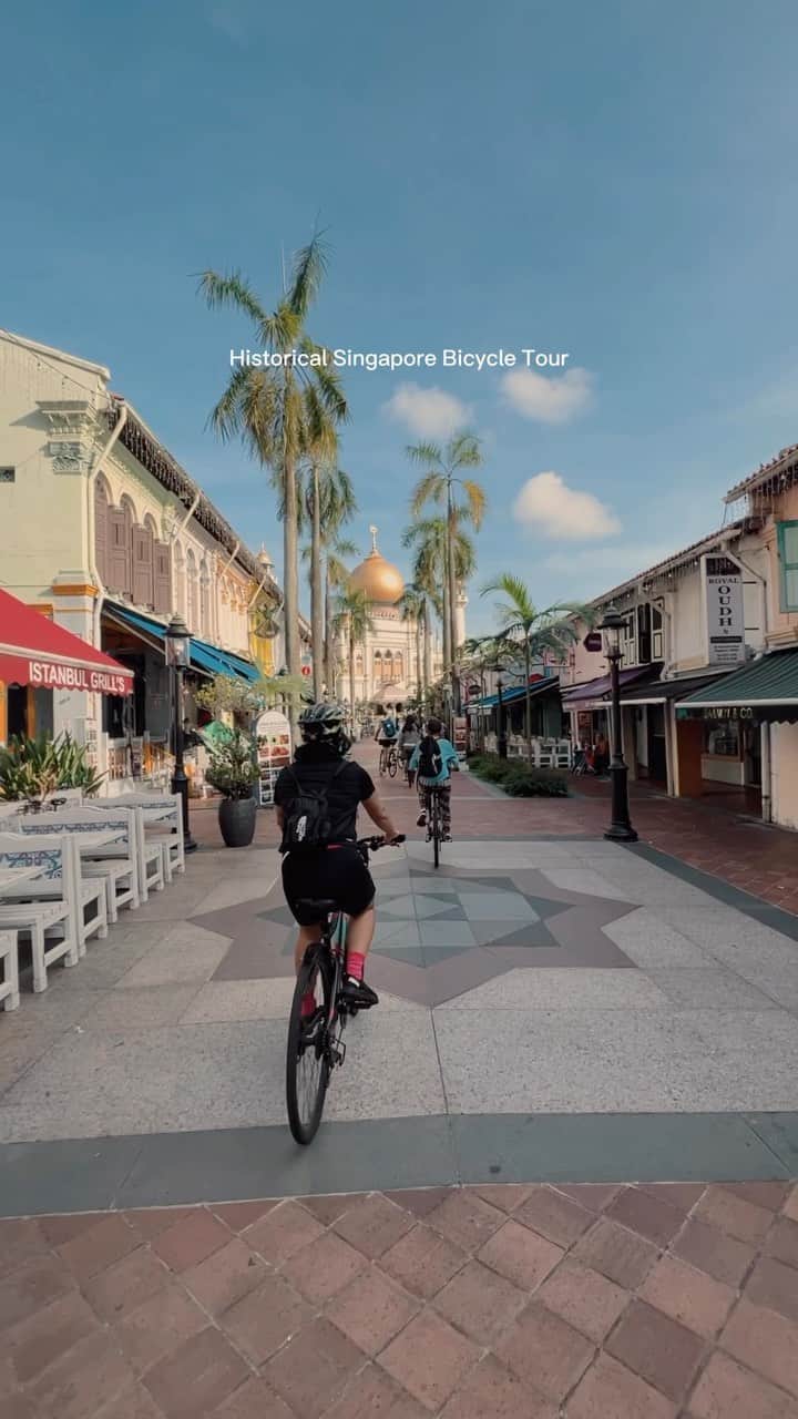 Putri Anindyaのインスタグラム：「Singapore’s hidden gems 💎  I traveled quite a lot to Singapore but this is the first time I tried these special experiences here. It makes me want to brag to the world that YOU NEED to travel to Singapore and try it. The good news is, you can sign up at https://singaporewards.visitsingapore.com and choose from the experiences available. It’s a very cool program from @Visit_Singapore for us, travellers, who wants to see and feel the unique experience that this country offers. So, what are you waiting for? Book your flight ticket, and don’t forget to apply for #SingapoRewards ✨ Let’s #VisitSingapore !」