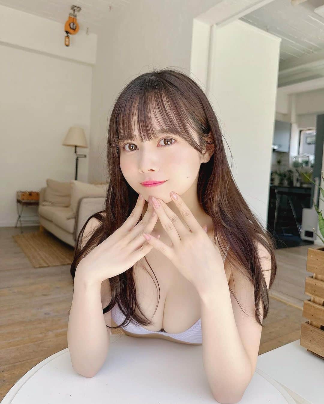 近藤沙瑛子のインスタグラム：「本日6/9(金)発売🐶💭  "BOMB7月号 限定版"の初表紙を #ババババンビ のるいちゃんと一緒に飾らせていただいています📖✨ 姉妹みたいなさえるい沢山残してもらったよ🫶🏻 是非本屋さんで見つけてください֊ ̫ ֊💭  水着ちょっと久しぶりな気がする🫧！  #bomb #ババババンビ  #雑誌掲載  #撮影 #水着  #表紙  #告知  #お知らせ  #アイドル」