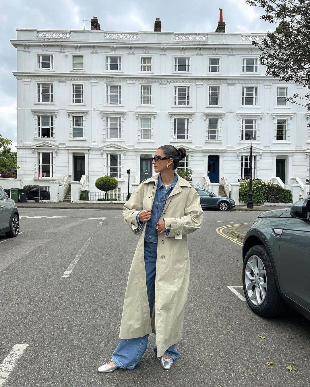 トップショップのインスタグラム：「We’re totalling trenching.   #TopshopMuse @sapna_rao wears the longline trench coat [122720578]」