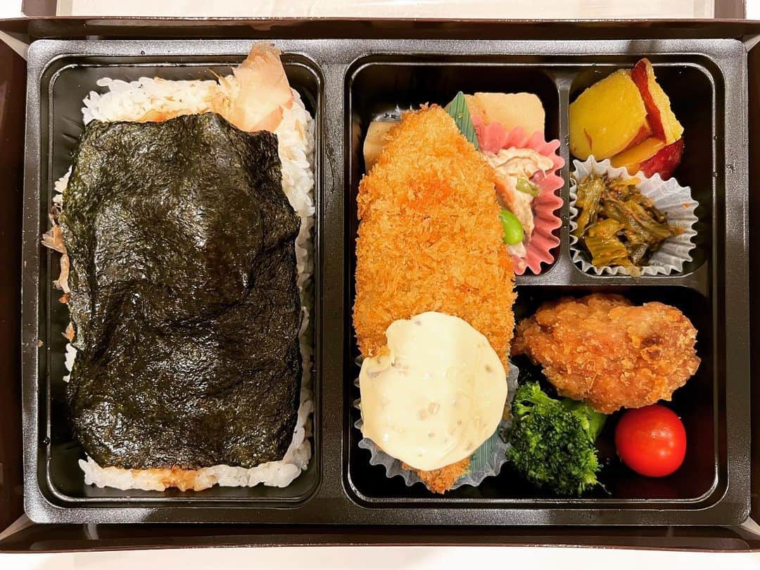 バカリズムのインスタグラム：「今知りたいでしょ飯 つか弁」