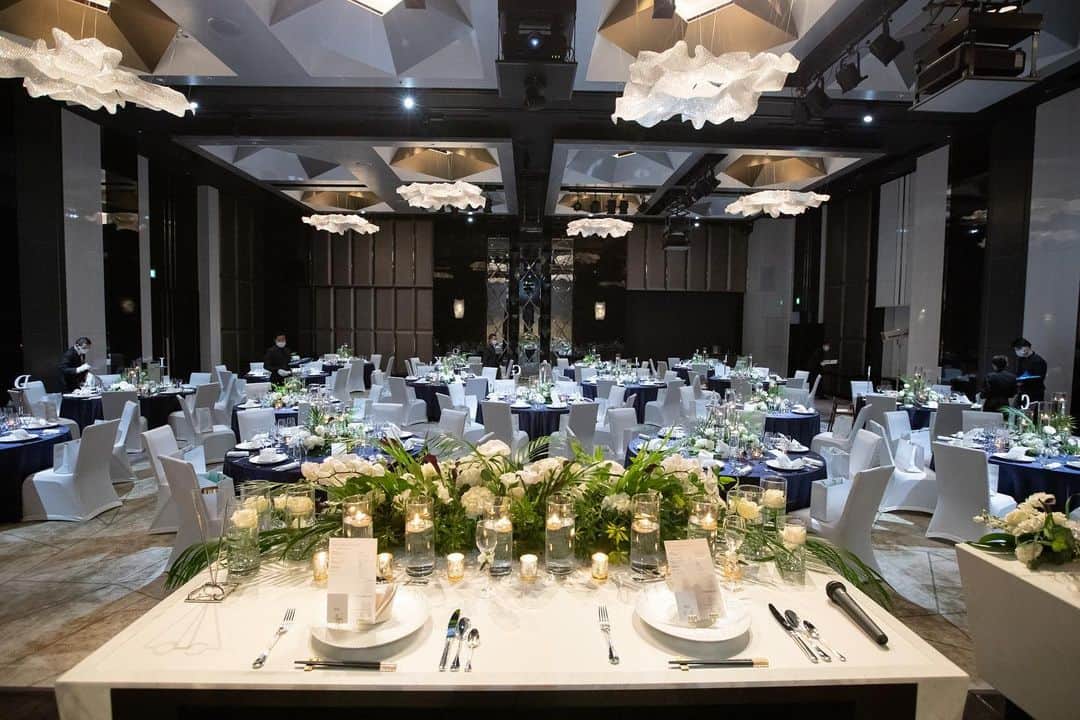 野原遥さんのインスタグラム写真 - (野原遥Instagram)「#ブライダルイベント #カハラホテル横浜  少しでも多くの皆様に、「人生の素晴らしい1日を最高の自分達で迎えてほしい。」その想いで活動し続け、この度昨年自分が結婚式を挙げた "ザ・カハラ・ホテル&リゾート横浜様" @kahalaresort_yokohama  でのレクチャー会が実現いたします！💐🔥  この一年間、思い出の場所でのレクチャー機会を作るために必死で活動してきたこともあり、今回の実現は心から嬉しく感謝の気持ちでいっぱいです。  本イベントでは、挙式会場⛪️を再現してレクチャーを行い、皆様がイメージしやすいようよりリアルな内容で開催予定。  こちらのイベントも無料開催ですので、この機会に皆様ぜひお集まりいただければ幸いです。 全力でお迎えいたします🥰  【開催スケジュール】7/9（日） ◼︎第一部12：30（12：30～14：00見学・相談/14：00～14：45レッスン） ◼︎第二部14：00（14：00～14：45レッスン/14：45～16：15見学・相談） ◼︎第三部16：30（16：30～17：15レッスン/17：15～18：45見学・相談）  ※各、10組様限定開催となりますので、多くのご希望をいただいた場合、抽選とさせていただく可能性がございます。 ※当日は、ご結婚式のご相談も承ります。 ※お申込みはストーリーズ、もしくはハイライト(WEDDING EVENT)よりご確認くださいませ。  #カハラ横浜 #カハラ横浜ウエディング #weddingparty #カハラホテル #kahalayokohama #みなとみらい」6月9日 20時37分 - noharu1021