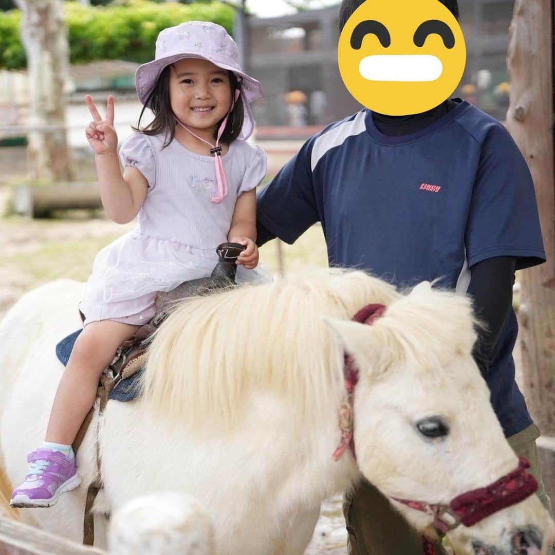 きりのさんのインスタグラム写真 - (きりのInstagram)「栃木県のうつのみや動物園行ってきました🥰✨  ふれあえる動物が多くて子ども達は大喜び☺️  敷地内に遊園地もあって一日中遊べました☘️  私は二重顎だったのでスタンプしておきますー笑　夏までに少しダイエットしますー笑  #うつのみや動物園 #栃木観光」6月9日 20時46分 - kirino0808