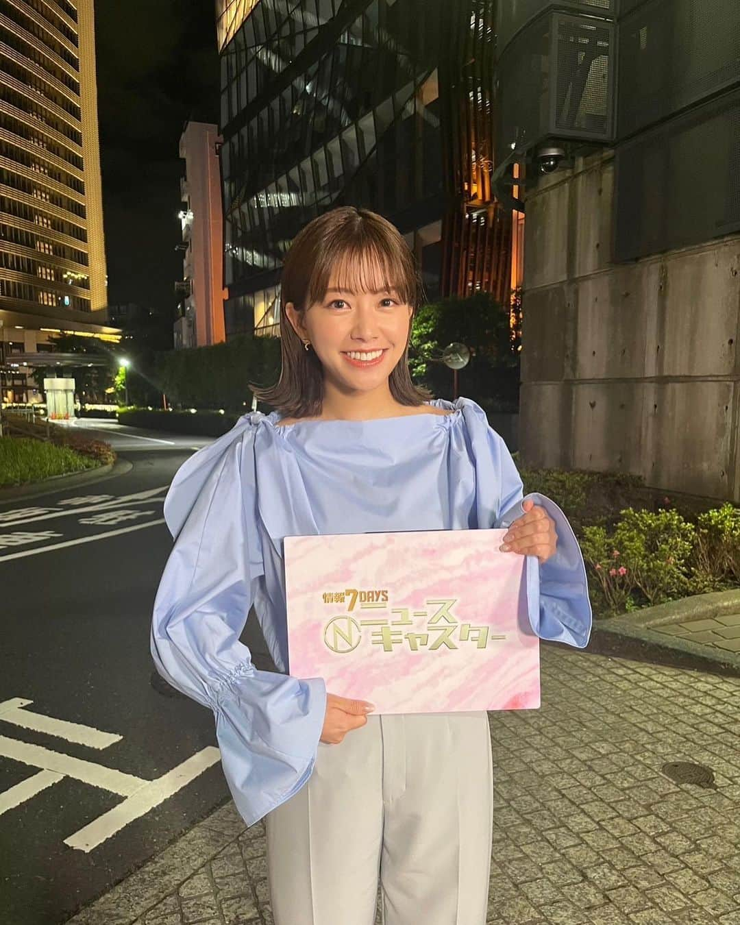 新井恵理那のNキャスさんのインスタグラム写真 - (新井恵理那のNキャスInstagram)「先週から天気キャスターを担当することになりました。中川絵美里です。 お天気を担当するのは初めてになりますが、わかりやすくお伝えできるよう精進します☺︎ 改めてよろしくお願いいたします。  初回の衣装は私の中のラッキーカラーでもあるブルーを選びました。両肩のリボンがアクセントになっています。 デザイン性のあるお洋服も大好きなので、色んな衣装でお届けできたらと思います👗  〜6/3衣裳情報〜 トップス @roughlow アクセサリー @anemone_official」6月9日 20時47分 - tbs_7nc