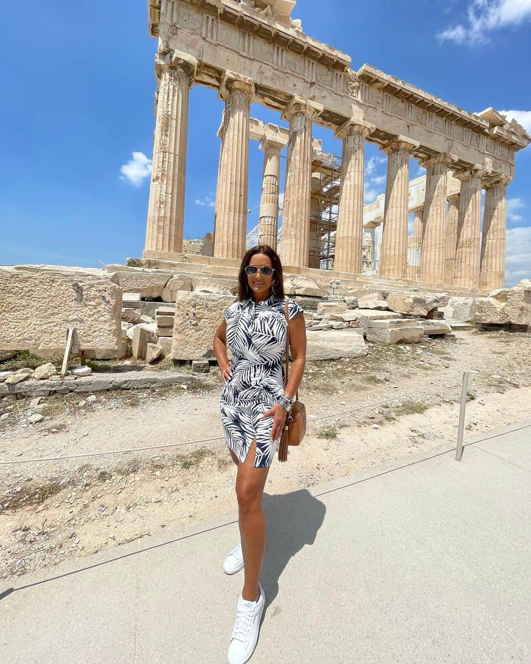 リサ・アンさんのインスタグラム写真 - (リサ・アンInstagram)「When in Athens …….  You visit the rich history at The Acropolis of Athens. There is so much to see here and I brought you with me! Stay tuned for some epic YouTube updates. 📺  👗: @milly   #acropolis #athens #thereallisaann   📸: @justtheletterk_img」6月9日 20時48分 - thereallisaann