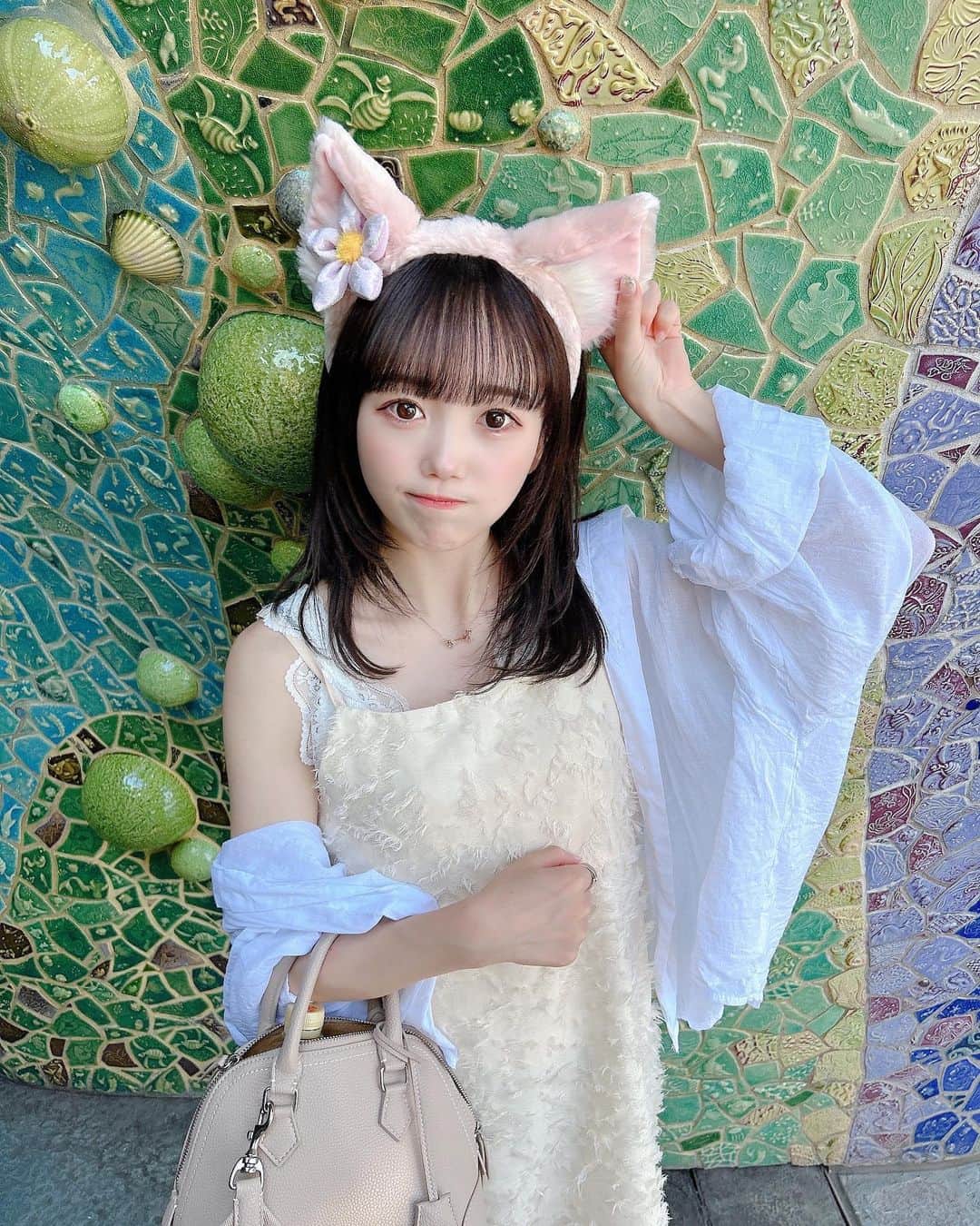 小日向夏実のインスタグラム：「🏝️💗  最近ディズニーたくさん行ってる嬉しい🪄  24日イベントで会えるの楽しみにしてる〜どんなお洋服着ようかな〜！  #ディズニー #ディズニーシー #東京ディズニーリゾート #夢の国 #ディズニーコーデ #カチューシャ #japanesegirl #japantravel #followｍe #いいね歓迎」