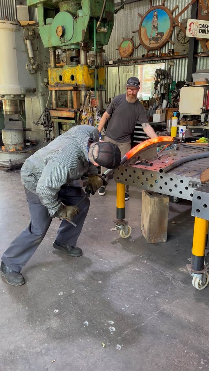 ウエストコーストチョッパーズのインスタグラム：「We are making a couple New @westcoastchoppers El Diablo “Sturgis Special” frames for customer builds at the shop. Jacob ( @jacob_conard ) is helping me bend up the back bones and down tubes.  #jessejames」