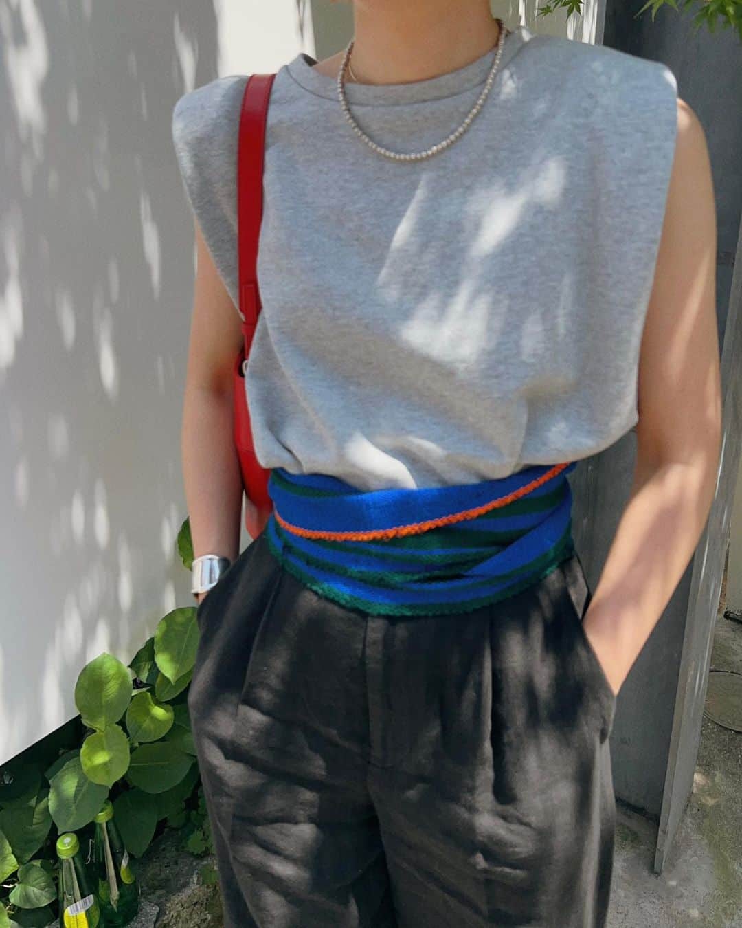 川島幸恵さんのインスタグラム写真 - (川島幸恵Instagram)「🌞🌞🌞 ⁡ 今週のお天気が良かった日。 お気に入りのショルダーパッドスウェットにリネンパンツ🌿 ⁡ 最近またウエストマークが気分で、vintageのベルト巻き巻き🌪️ ⁡ ⁡ #SHENERY_official #sweatshirt #pants #SHENERY #bag #yahki  #belt #vintage  #sandals #ilsandaloofcapri #fashion #styling #スウェットコーデ #リネンパンツ  #ハイトーンカラー #ハイトーンボブ #ハイトーンヘア #ボブヘア #ミニボブ」6月9日 20時56分 - sachie118