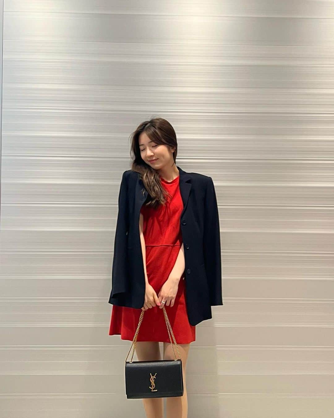 雨宮凜々子のインスタグラム：「ちょいとパーティー風🪅 👗#zara  🧥#armaniexchange  👠#drmartens  👜#ysl   #ootd #fashion #パーティーコーデ #きれきめカジュアル #zaraコーデ #女子会コーデ」