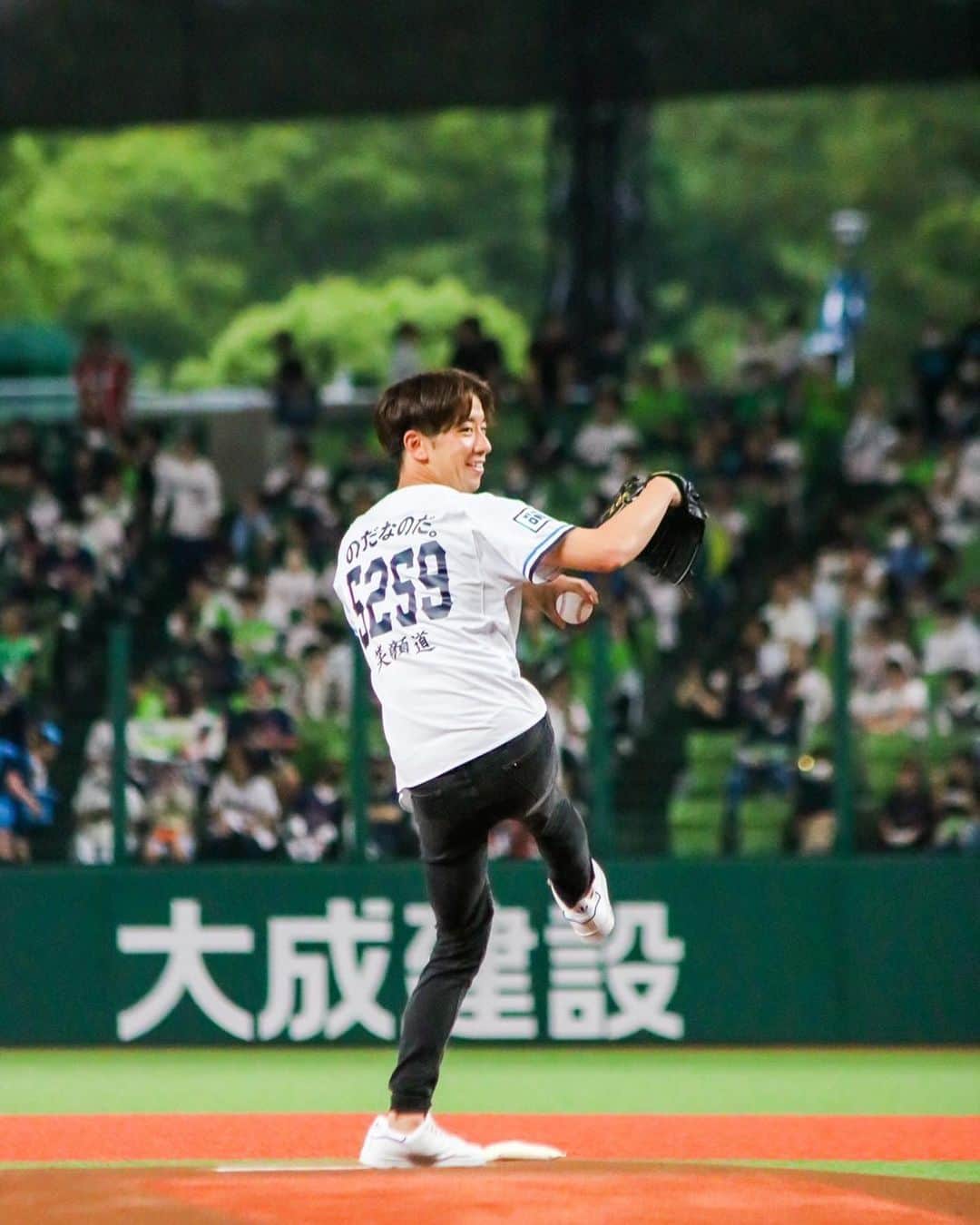 野田昇吾のインスタグラム：「始球式最高の思い出になりました！ 本当にありがとうございました！  #始球式 #笑顔道 #西武ライオンズ」
