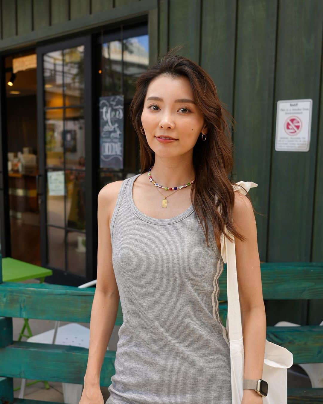 KANAMIのインスタグラム：「・ 幸せ🥹🩷🌴  👗 @aclent_official  💍 @irie_beach @_lufine_  👜 @here.thestore  👡 @hm   #機内のむくみが取れません #hawaii #waikiki #trip」