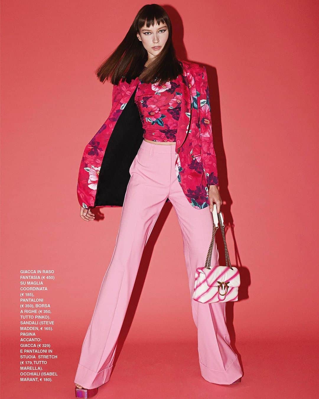 PINKOさんのインスタグラム写真 - (PINKOInstagram)「#PINKO loves hibiscus flowers, as seen in this colorful editorial on @grazia_it! #PINKOEditorials #SS23 #LoveBag  Thanks @silvia_grilli #grazia_it Published on Grazia Italia and App Photographer: @deanisidro Stylist: @aleksandra.nyc」6月9日 21時02分 - pinkoofficial