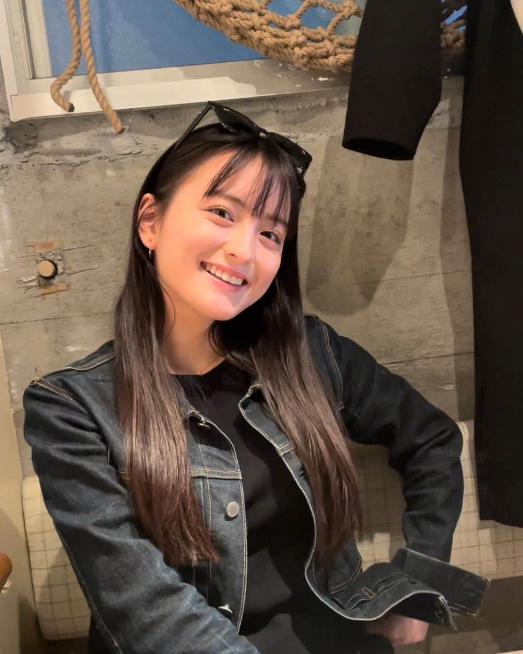 清井咲希のインスタグラム：「. 雨の日に新しい靴を履いたり、 美容室行った日に焼肉食べたり、 なんでなんや〜私😌」