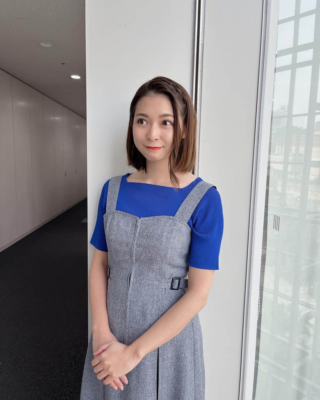 住田紗里のインスタグラム：「水曜日と木曜日のグッド！モーニングの衣装です☀️ 明日は週刊ニュースリーダーです！  1,2枚目 トップス ROPE PICNIC（@ropepicnic_official）  サロペット mysty woman（@mystywoman_com）  3枚目 トップス mysty woman（@mystywoman_com）  スカート ROPE PICNIC（@ropepicnic_official）  #グッドモーニング#衣装#mystywoman#ropepicnic#テレビ朝日#テレ朝#テレビ朝日アナウンサー#アナウンサー#住田紗里」