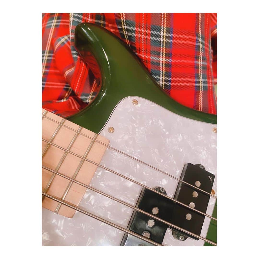 MINAのインスタグラム：「. 赤チェックとの組み合わせ好き＾＾🌹」