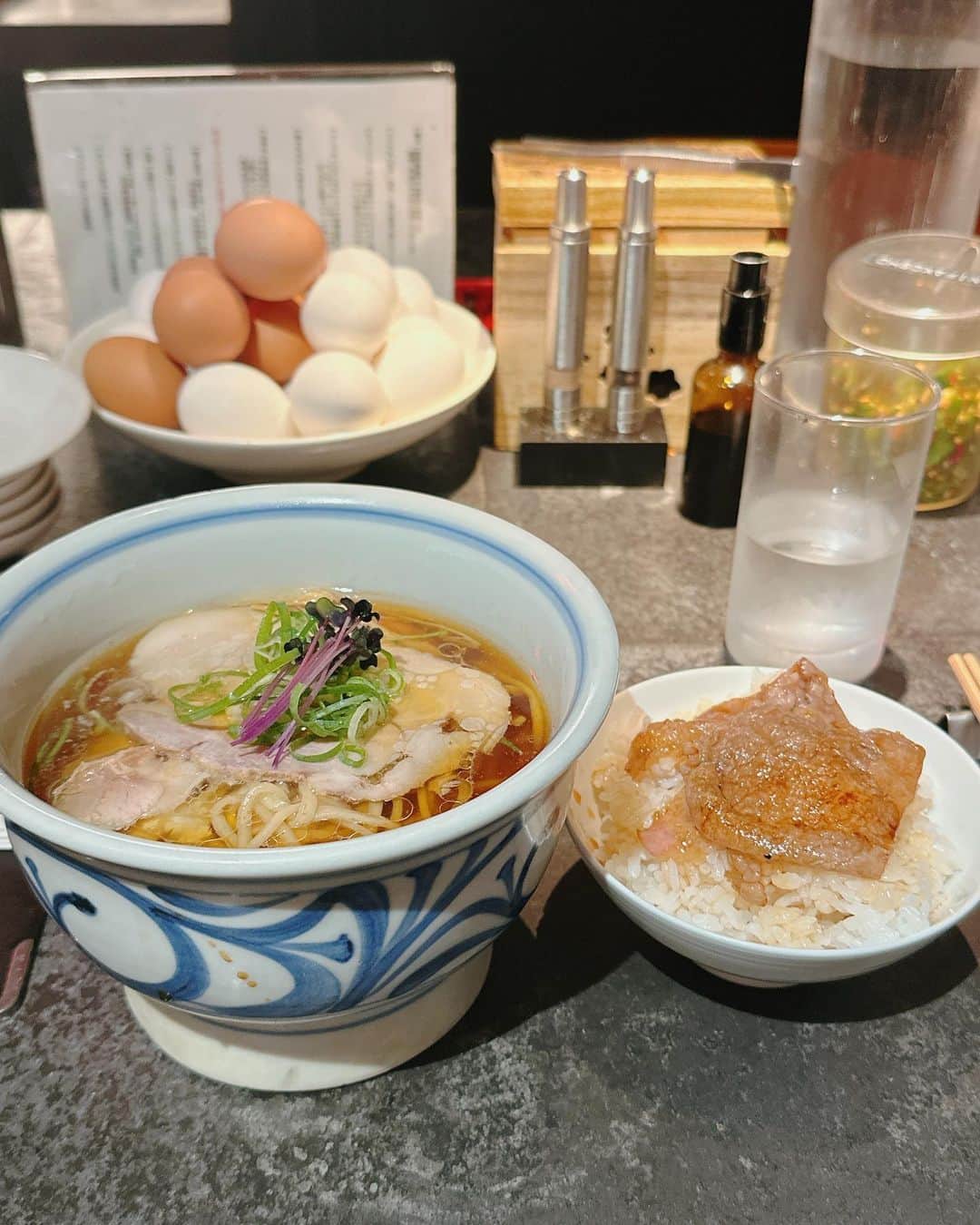 木南美々のインスタグラム：「⁡ ⁡ ご飯の中でラーメンが一番好きです🤤 白米も好きなのでこの組み合わせは…♡♡  よく行くのは一風堂と坂内です🍥 みんなのおすすめも教えて欲しいです♫ . .」