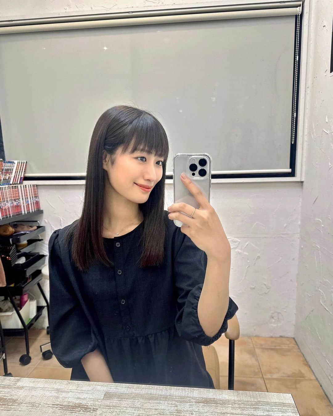 藤田奈那のインスタグラム：「＊ 雨は苦手だけど雨の音は好き☔️  梅雨の時期はなんとなく気持ちも下がりがちになるけれど、 日常に小さな楽しみを見つけながら過ごしたいです🫶🏻  トリートメントで髪サラサラになって良い気分☺️  💈 @accomplish_salon 💇🏻‍♀️ @accomplish_shun   #RHas#RHasトリートメント #ヒト幹細胞 #ミネコラ #ミネコラトリートメント #ミネコラパーフェクト3 #プラチナミネコラ #ミネコラaccomplish #アコンプリッシュ #accomplish代官山 #accomplish #ヘアケア #❤️」