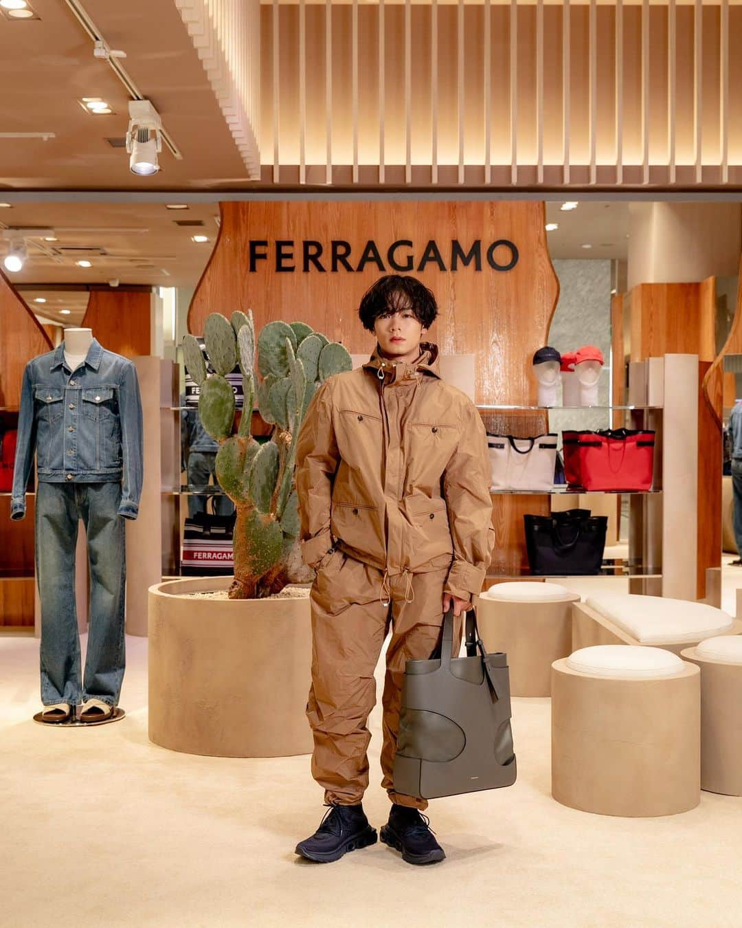 川村壱馬さんのインスタグラム写真 - (川村壱馬Instagram)「FERRAGAMO MEN'S POP UP STORE  6/7〜6/20 at ISETAN SHINJUKU  @ferragamo  #FERRAGAMO #フェラガモ #PR」6月9日 21時40分 - rmpg_kazuma_kawamura