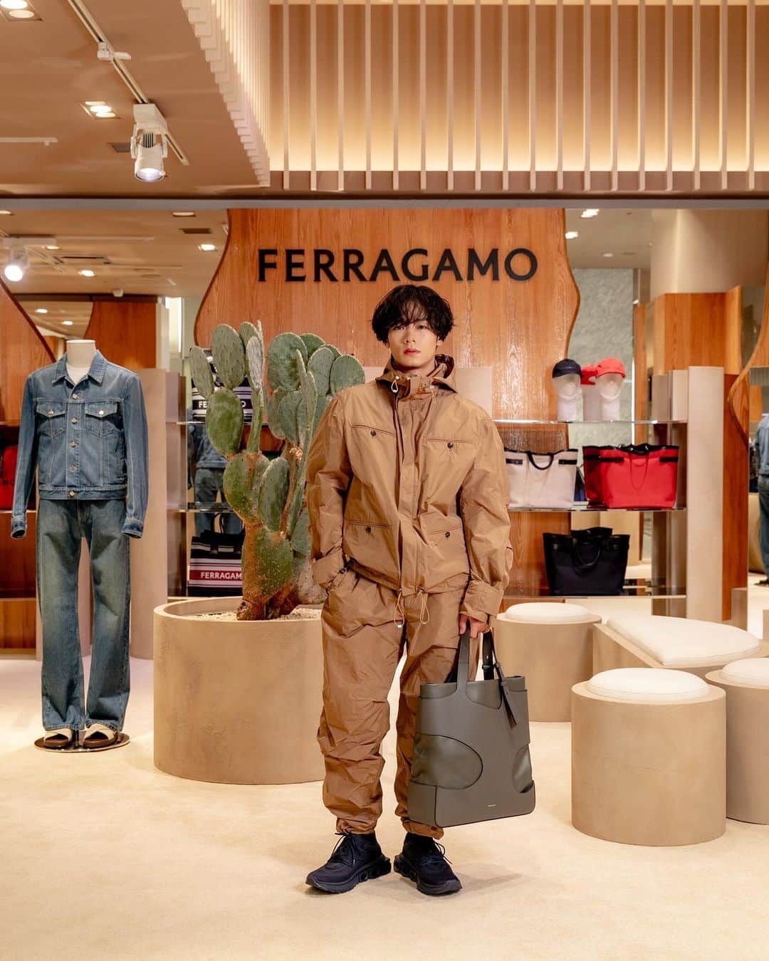 川村壱馬のインスタグラム：「FERRAGAMO MEN'S POP UP STORE  6/7〜6/20 at ISETAN SHINJUKU  @ferragamo  #FERRAGAMO #フェラガモ #PR」