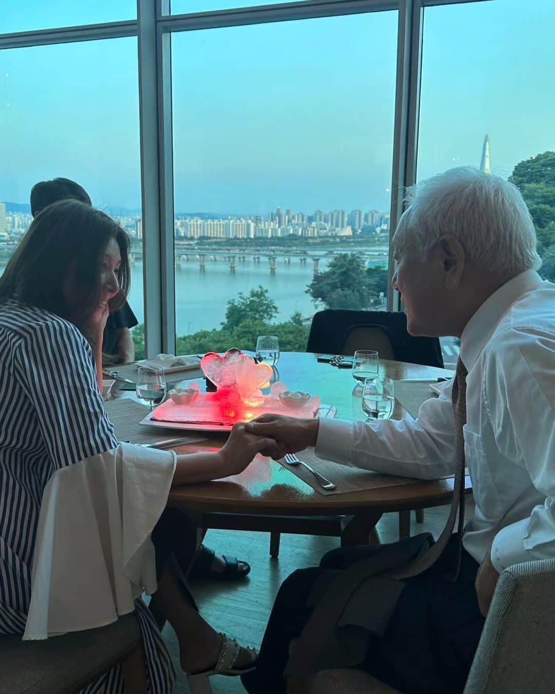 のインスタグラム：「❤❤❤  #항상감사합니다❤️ #해외에서 보내준 🎁」