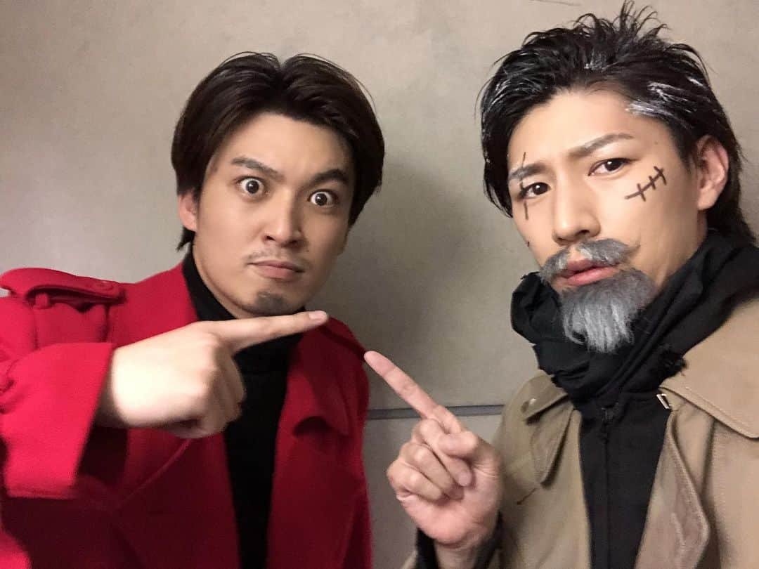 鈴木祐大さんのインスタグラム写真 - (鈴木祐大Instagram)「SANADAⅪ 本日無事に初日の幕が上がりました！！  ご来場いただいた皆様 本当にありがとうございます！！  劇団S.W.A.Tさんの約20年ぶりの再演ということで僕たちも初日を迎える事をとても楽しみにしておりました。  20年前の演劇を体感して頂けていると嬉しいです！！  全16公演カンパニー一つとなって走り抜けますので、どうぞよろしくお願い致します！！  写真は座長の荒井敦史くん 増元拓也さん！！  明日からも劇場でお待ちしております(^^)」6月9日 21時49分 - suzuki_yuta_official