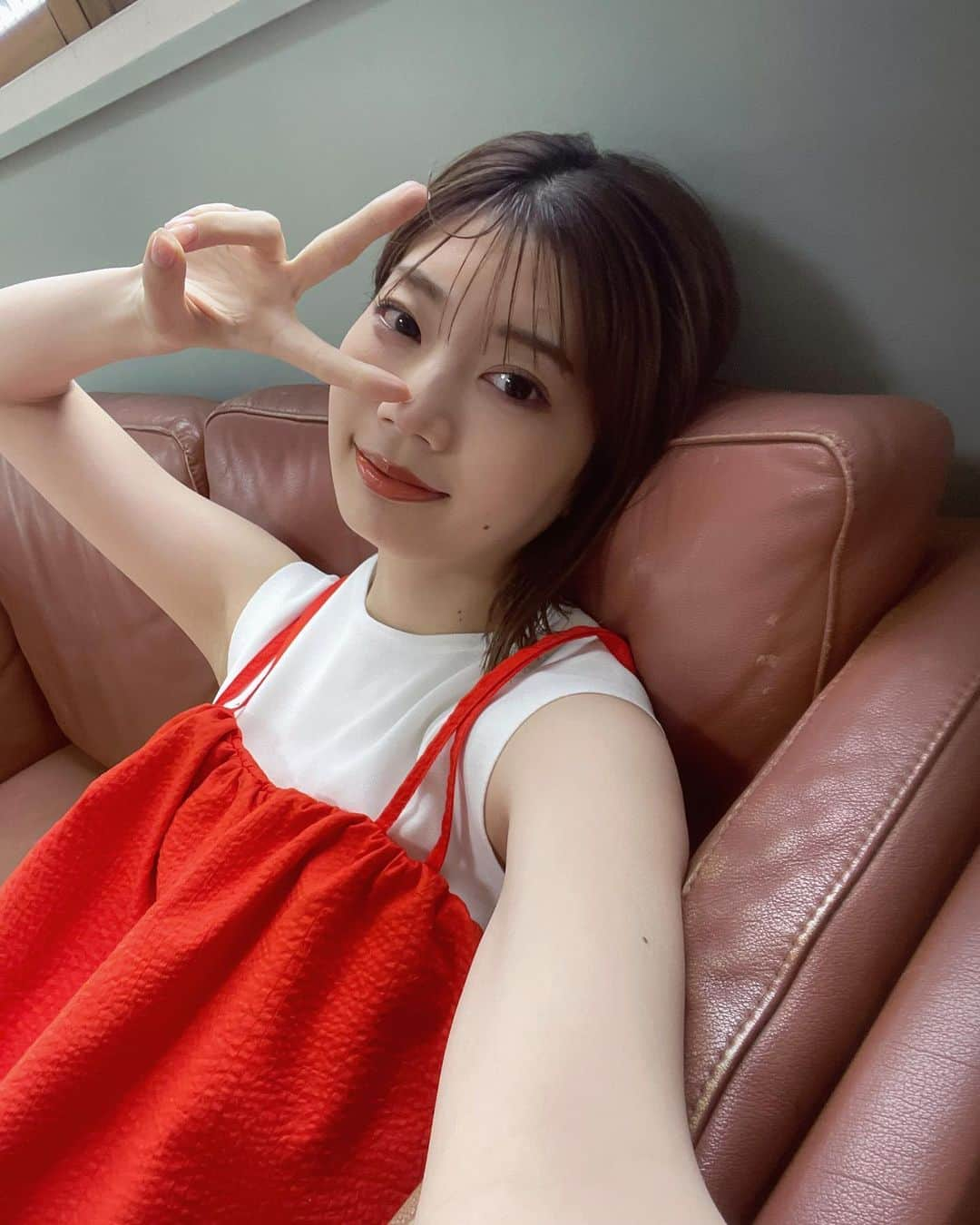 高本彩花さんのインスタグラム写真 - (高本彩花Instagram)「andGIRL 夏号🍉  夏のシーン別！盛れるコーデ&ヘアメイクの企画にひよたんと登場しています♡ この夏是非参考にしてみて下さい！ 撮影でBBQをしたのですが、ひよたんとずっと笑って楽しかったです🍖  #andgirl #高本彩花  #ayacherigram」6月9日 21時53分 - ayacheri._.official