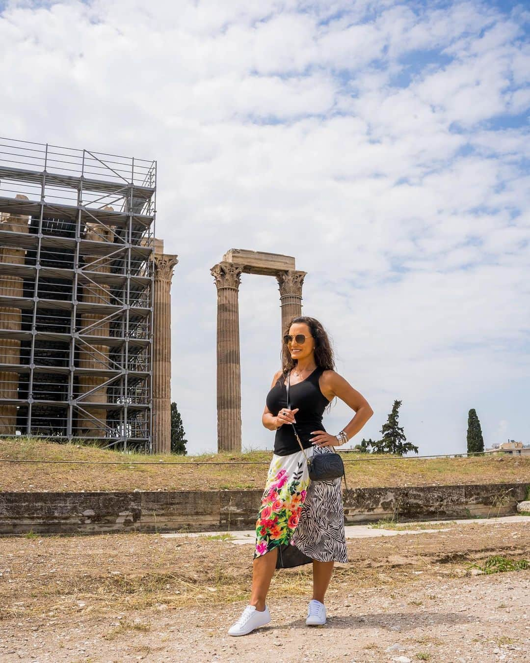 リサ・アンさんのインスタグラム写真 - (リサ・アンInstagram)「There is so much to see here in Athens, Greece and you will see everything I see with my travel series on my @youtube channel.   My visit to The Temple of Olympian Zeus is your first release of many.  📺 📍TheRealLisaAnn  #tourist #athens #greece #thereallisaann   📸: @justtheletterk_img」6月9日 23時10分 - thereallisaann