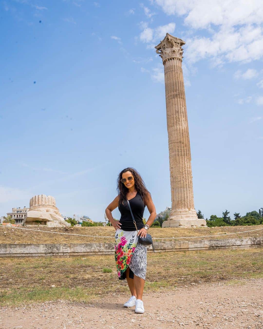 リサ・アンさんのインスタグラム写真 - (リサ・アンInstagram)「There is so much to see here in Athens, Greece and you will see everything I see with my travel series on my @youtube channel.   My visit to The Temple of Olympian Zeus is your first release of many.  📺 📍TheRealLisaAnn  #tourist #athens #greece #thereallisaann   📸: @justtheletterk_img」6月9日 23時10分 - thereallisaann