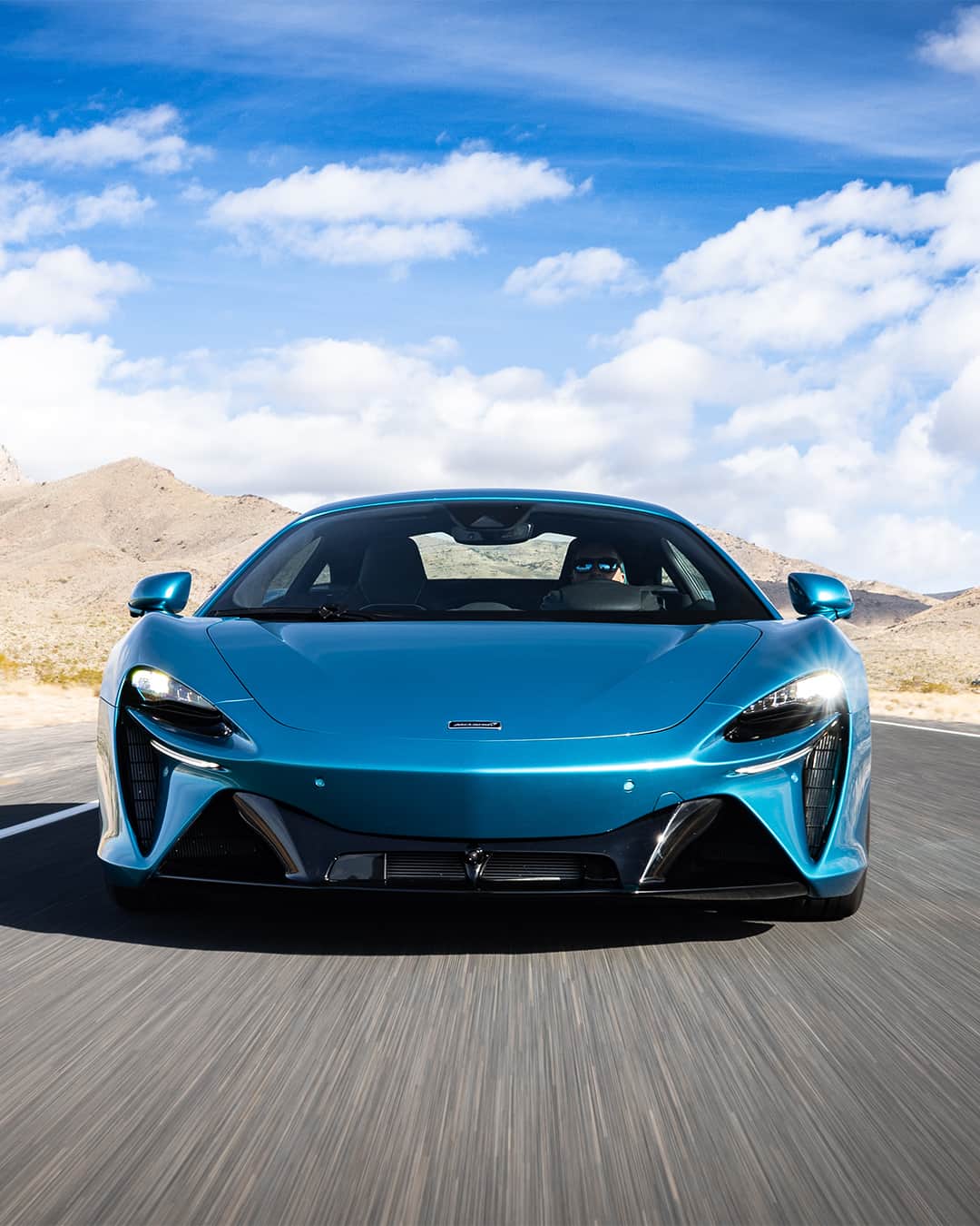 McLaren Automotiveのインスタグラム：「Swipe to see the Artura in action, in every direction.  #McLaren #McLarenAuto #Artura」