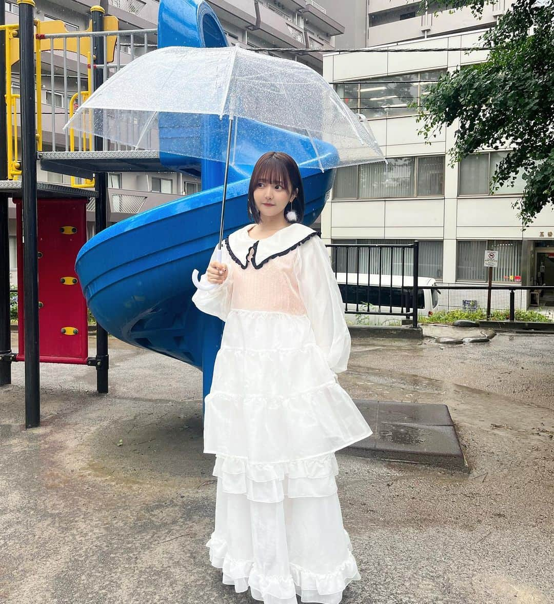 渡辺あやのさんのインスタグラム写真 - (渡辺あやのInstagram)「雨の日だったけどかわいいお洋服でウキウキだった日- ̗̀📷 ̖́-」6月9日 22時04分 - _wata.a