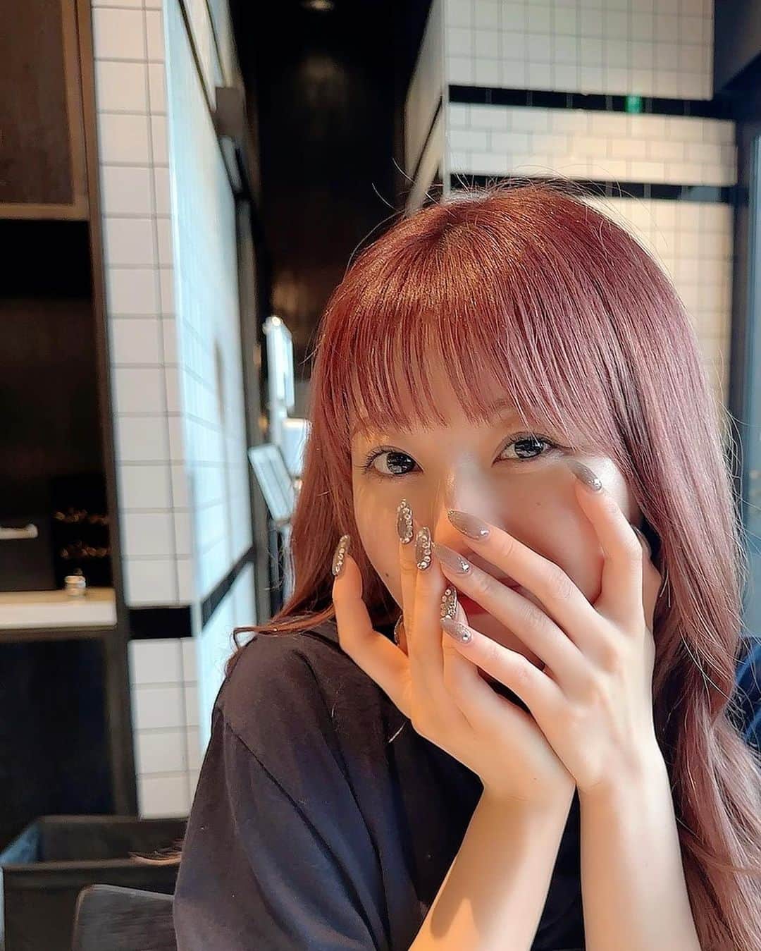 萩田帆風のインスタグラム：「. ずーっとしたかったネイルの色🖤」