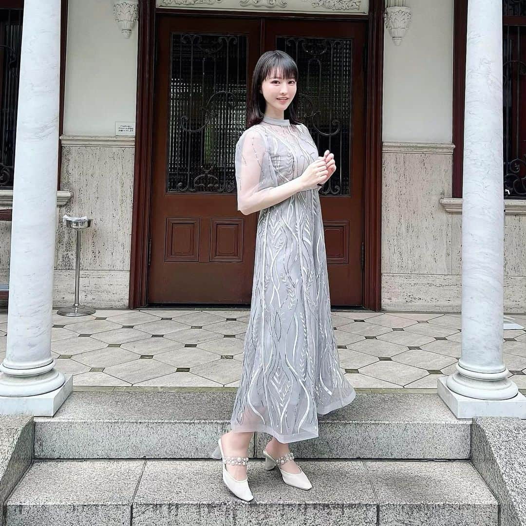 Machikoさんのインスタグラム写真 - (MachikoInstagram)「グレイッシュカラーに 刺繍とスパンコールが綺麗なドレス👗  抽選でドレスのプレゼントがあるみたいなので チェックしてみてください🌹 @leja__official   #leja」6月9日 22時13分 - machiko.06