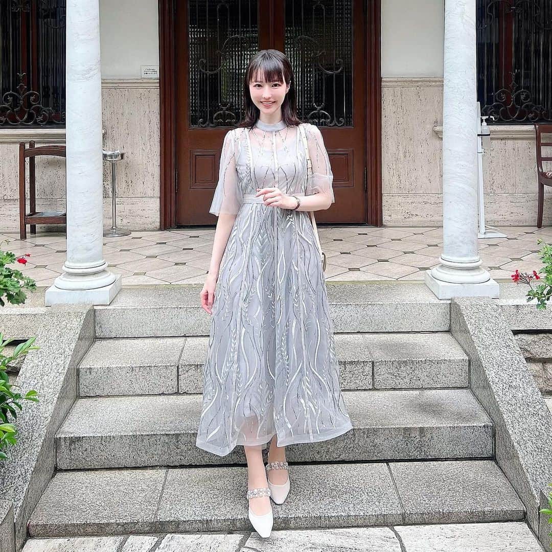 Machikoさんのインスタグラム写真 - (MachikoInstagram)「グレイッシュカラーに 刺繍とスパンコールが綺麗なドレス👗  抽選でドレスのプレゼントがあるみたいなので チェックしてみてください🌹 @leja__official   #leja」6月9日 22時13分 - machiko.06