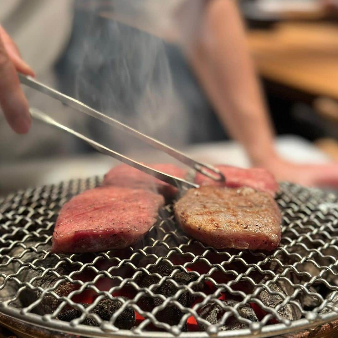 東京肉レポートさんのインスタグラム写真 - (東京肉レポートInstagram)「TGIF ! This is REAL Wagyu tongue ! Can’t wait for the next visit to “Nakahara”, one of the best yakiniku restaurants in Japan !  数回他の焼肉を我慢してでも食べに行きたい｢なかはら｣！幻のタンはタンモト・タンサキ・タンゲタの盛り合わせ！綺麗に切り出されたタンモトはこんがり火入れして食べるとそれはもう絶品です！  価格帯：25,000〜30,000円 オススメメニュー：幻のタン、サーロイン、カツサンド  #なかはら #市ヶ谷 #市ヶ谷グルメ #焼肉 #タン塩 #肉 #和牛 #牛 #グルメ #東京肉レポート #肉レポ #nakahara #ichigaya  #yakiniku #wagyu #beef #instafood #food #foodie #barbecue #bbq #tokyo #tokyo_wagyu_report」6月9日 22時15分 - tokyo_wagyu_report