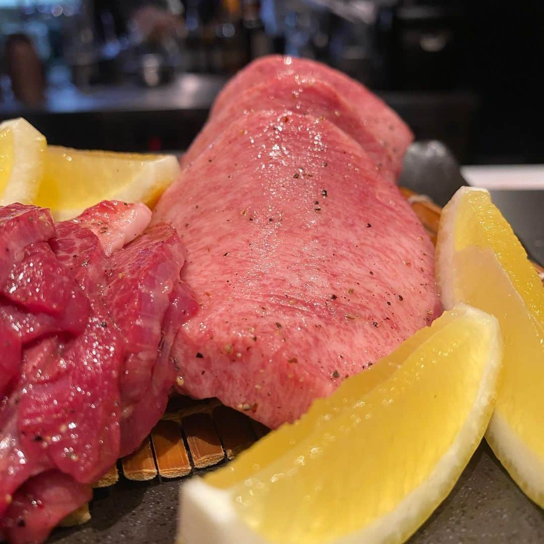 東京肉レポートさんのインスタグラム写真 - (東京肉レポートInstagram)「TGIF ! This is REAL Wagyu tongue ! Can’t wait for the next visit to “Nakahara”, one of the best yakiniku restaurants in Japan !  数回他の焼肉を我慢してでも食べに行きたい｢なかはら｣！幻のタンはタンモト・タンサキ・タンゲタの盛り合わせ！綺麗に切り出されたタンモトはこんがり火入れして食べるとそれはもう絶品です！  価格帯：25,000〜30,000円 オススメメニュー：幻のタン、サーロイン、カツサンド  #なかはら #市ヶ谷 #市ヶ谷グルメ #焼肉 #タン塩 #肉 #和牛 #牛 #グルメ #東京肉レポート #肉レポ #nakahara #ichigaya  #yakiniku #wagyu #beef #instafood #food #foodie #barbecue #bbq #tokyo #tokyo_wagyu_report」6月9日 22時15分 - tokyo_wagyu_report