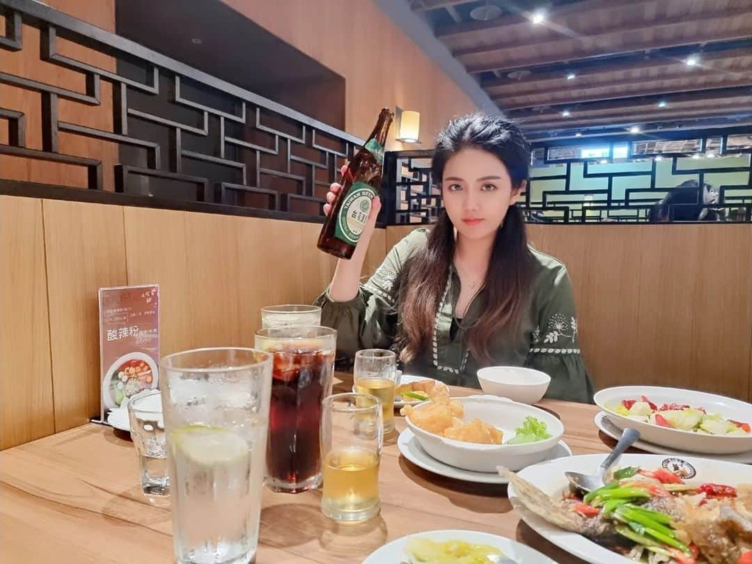 カン・ウンビさんのインスタグラム写真 - (カン・ウンビInstagram)「오자마자 맥주 🍺 맛있겠다🩵 #대만 #타이페이 #taiwan #taipei #강은비」6月9日 22時15分 - ekobi_