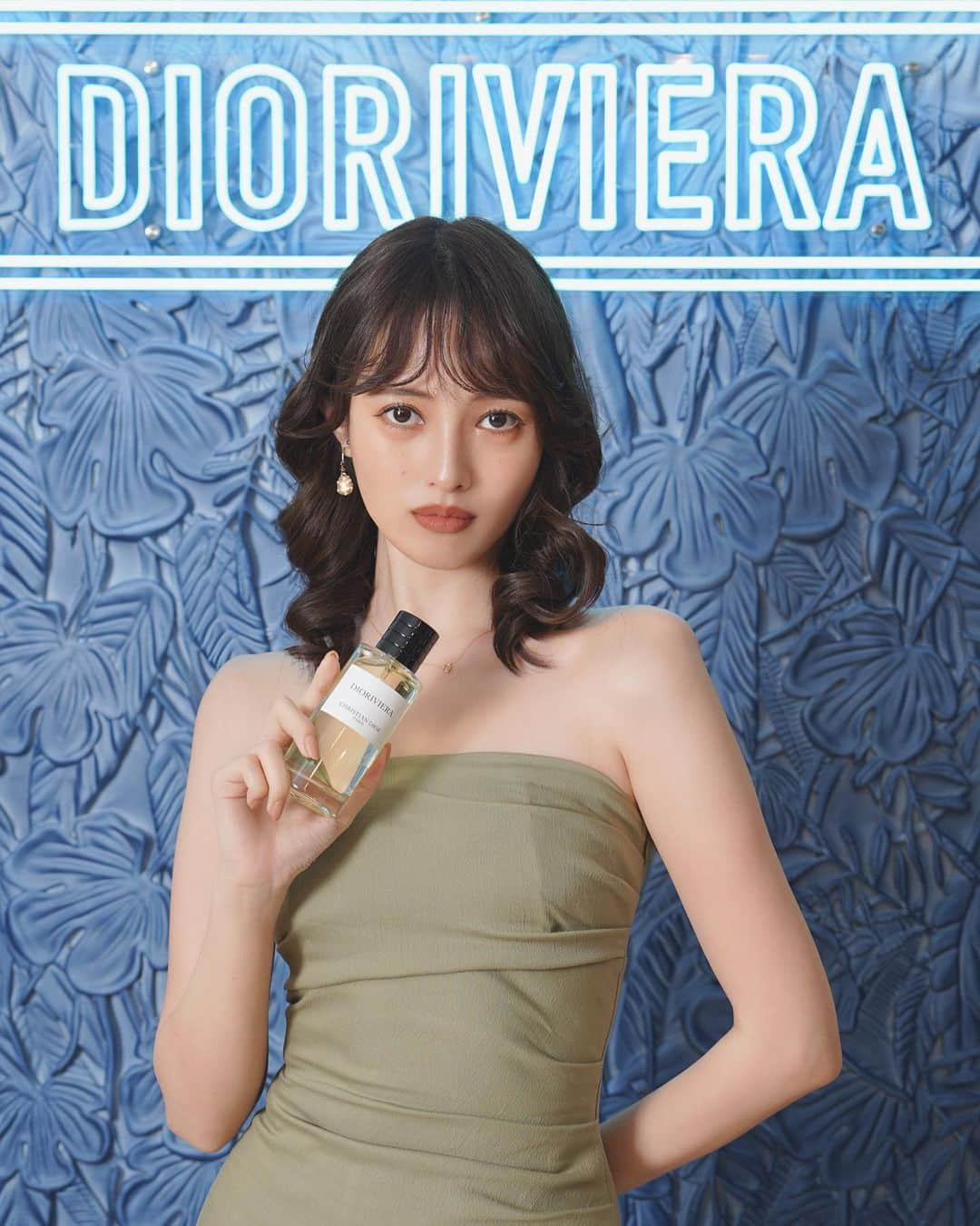 宮内理沙のインスタグラム：「New parfum "LE JARDIN DIORIVERA" by @diorbeauty   新作発表のイベントに行ってきました🌹 ローズとイチジクの香りが爽やかで大人っぽくこれからの季節にぴったりなので使うのが楽しみ、、🤤♡  今回はいつもと違う雰囲気のヘアメイクにしていただきました🍀 レトロヘア💇‍♀️  #メゾンクリスチャンディオール  #ルジャルダンディオリビエラ  #LEJARDINDIORIVERA #suportedbyDIOR #pr」