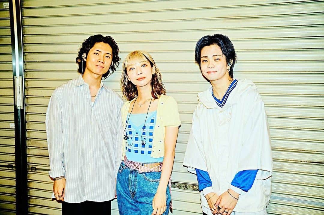 竹内アンナさんのインスタグラム写真 - (竹内アンナInstagram)「ㅤㅤㅤㅤㅤㅤㅤㅤㅤㅤㅤㅤㅤ  #at_FIVETOUR 全国9ヶ所を 一緒に彩ってくれたdawgss、 本当に心から尊敬する素晴らしいミュージシャン！ ㅤㅤㅤㅤㅤㅤㅤㅤㅤㅤㅤㅤㅤ 熱くて優しくてパワフルな演奏に 思わず心が躍っちゃう、 次はどんな音？どんな景色？と毎回ワクワクしてました。ㅤㅤㅤㅤㅤㅤㅤㅤㅤㅤㅤㅤㅤ  奏太くん俊亮くんありがとう、 また必ず3人でやりましょう🤝 ㅤㅤㅤㅤㅤㅤㅤㅤㅤㅤㅤㅤㅤ ㅤㅤㅤㅤㅤㅤㅤㅤㅤㅤㅤㅤㅤ」6月9日 22時26分 - annasingguitar