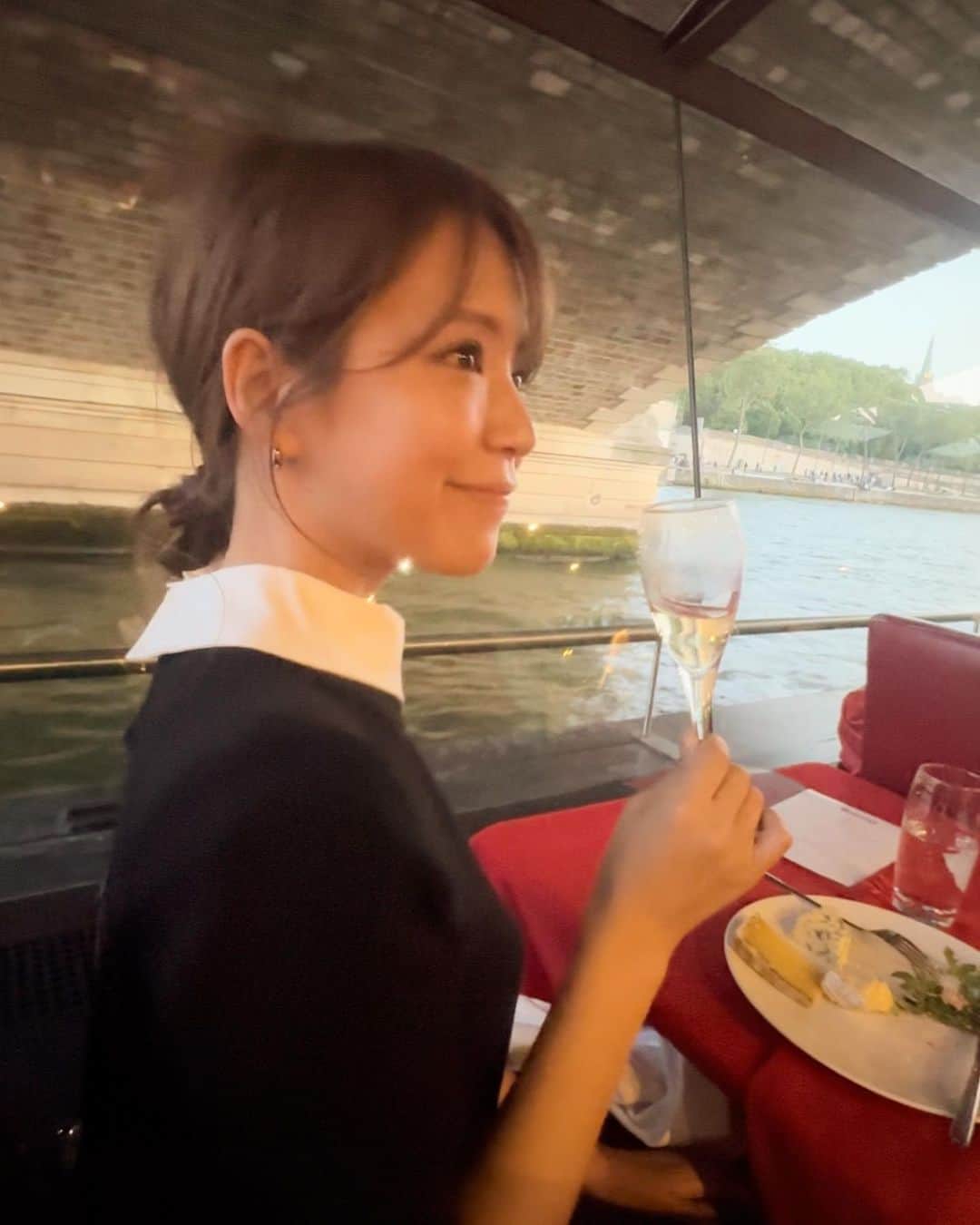 内山絵里加のインスタグラム：「・ ・ 旅行中、毎日..というか毎食飲んでいたなあ🍷 とゆうくらい飲兵衛なわたくしにも朗報🗣️ ・ 静岡市の大好きなcafe ruru plus（ルルプラス）  @ruruplus_shizuoka さんで あすからディナー営業がSTART🌃 イタリアンベースのお食事に、お酒の提供もはじまります🍸 記念に、あすの16:00-22:00まで わたくしが１日店長をします🧑‍🍳♥️ ・ 何を食べても飲んでも すべて素材からこだわっていて美味しいのですが カフェメニューのの ✔︎いちごミルクかき氷🍧🍓 ✔︎ハニートースト（チョコバナナ）🍞 もおすすめです🫶 ・ テラス＆ドッグランもあるので わんちゃんとものんびり過ごせます🦮 Lunch、cafe、dinner いつ来ても美味しいものが迎えてくれますよ♩ ・ 📍静岡市駿河区西脇11-1 『TSUTAYA静岡西脇店』の2階です 16:00-22:00 みなさんに会えるのを楽しみにしていますね👱🏻‍♀️❤︎ ・ #静岡 #カフェ #ランチ #ディナー #おしゃれカフェ #かき氷 #イタリアン #身体が喜ぶ食事」