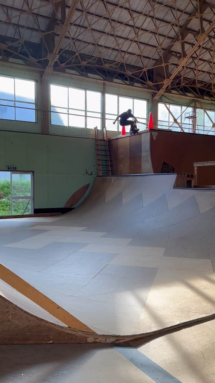 安床武士のインスタグラム：「One line at True Players Park.(Hakuba,Nagano) Not perfect line but it’s fun point too👍 久々のTrue Players楽しい！ 全部綺麗にまとめたかったけど崩れたのも立ち直すのも楽しいポイント。 📹 @satoshi.saijo   @usdskates  @undercoverwheels  @goodskates_inc  @lzbn_official  @papasu1048  @sport_sunchlorella   #usdskates #usdaeon #aeon68 #yasutokoaeon #undercoverwheels #rollerblading #blading #inlineskate #roller #rollerfreestyle #インラインスケート #ローラーブレード #ローラーフリースタイル #takeshiyasutoko #安床武士」