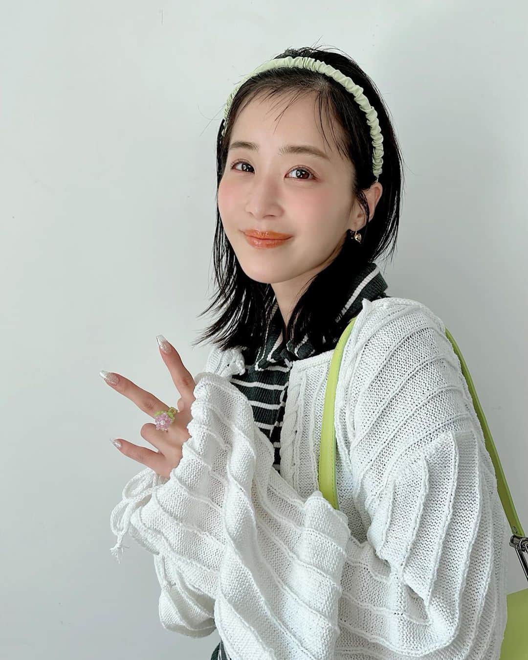 のインスタグラム：「【可愛いと思ったら❤️でコメントしてね】  美美美な美脚にクギヅケ…🫠 休井美郷さんオフショ第3弾をお届け♡  arwebでは、 オンナノコの憧れ♡あざと女子代表の休井ちゃんに #デート前日にできる夜美容 についてネホハホ!!!!  今週末デートの予定がある人は ぜひarwebをチェックしてみてください😉🫶 記事の最後にはプレゼントもあるので、 要チェックですよーッ📢🤍  #ストーリーズから飛べるよ #休井美郷 #休井ちゃん #ar #arweb #美脚 #デート前 #デート前ルーティン #美女」