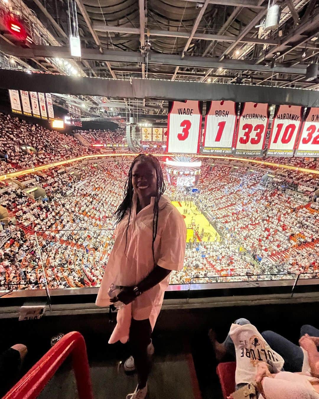 アシャ・フィリップさんのインスタグラム写真 - (アシャ・フィリップInstagram)「Let’s go HEAT 🔥☄️🏀  Amazing experience watching @miamiheat play Denver Nuggets for Game 3 NBA Finals🙌🏾  🔌 @kaseyacenter @gatewaysportsgroup   #NBA #nbafinals #miamiheat #miami #305」6月9日 22時31分 - missashaphilip