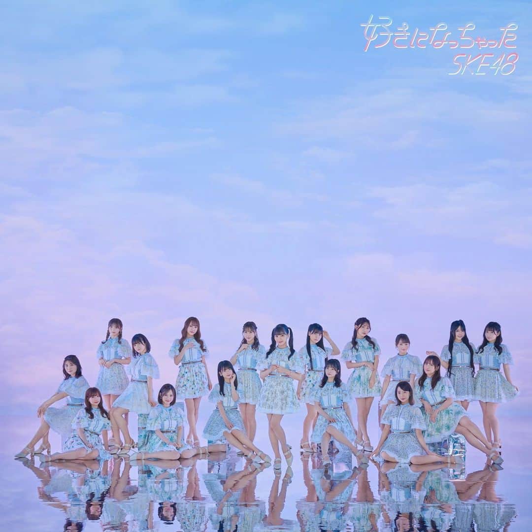 のインスタグラム：「🫧SKE48 31stシングル「好きになっちゃった」🫧  2023年7月5日（水）発売  💿【劇場盤】 CD AVCD-61327  価格：1,045円（税抜）1,150円（税込）  収録内容 ＜CD＞ 01.好きになっちゃった 02.君の瞳に感電中（研究生） 03.パレオはエメラルド（2023 ver.）(SHOWROOM選抜) 04.好きになっちゃった off vocal 05.君の瞳に感電中 off vocal 06.パレオはエメラルド（2023 ver.） off vocal  #SKE48 #好きになっちゃった #SKE48_31stsingle #Suki_ni_Nacchatta #48group #idol #jpop #jpopidol」