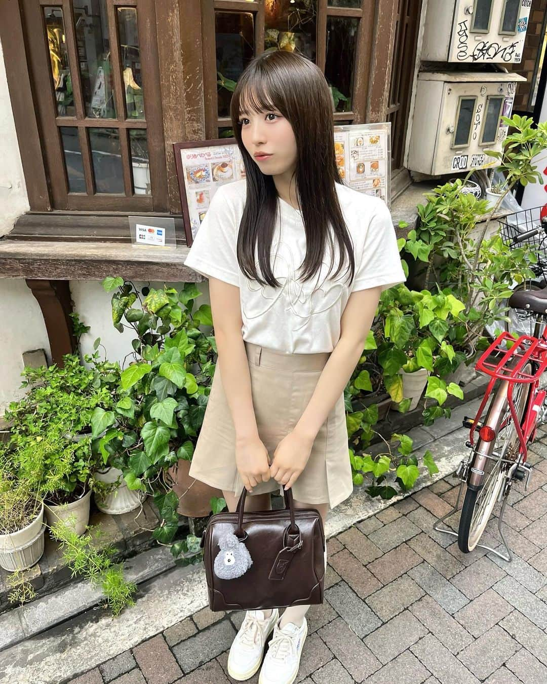 浅原凜さんのインスタグラム写真 - (浅原凜Instagram)「今日のりんぴ ☕️  学生ぽい服がすきなのかも(？) プリーツスカートとかバッグとか シャツとかもすき〜」6月9日 22時40分 - rinogsd728