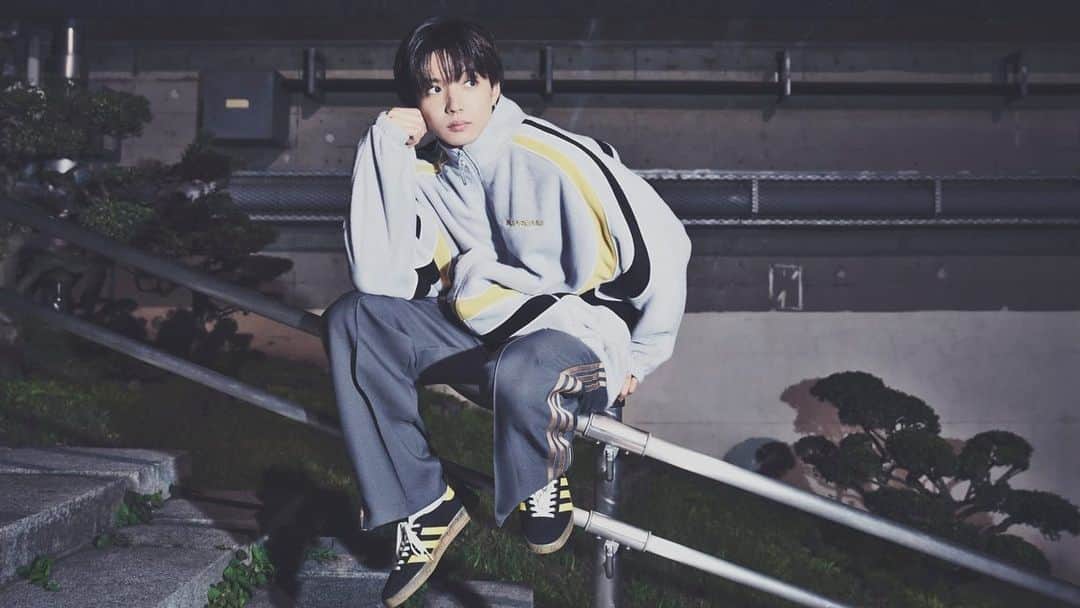 のインスタグラム：「私服写 - 𝐂𝐚𝐬𝐮𝐚𝐥 𝐰𝐞𝐚𝐫 𝐏𝐡𝐨𝐭𝐨𝐬𝐧𝐚𝐩.  제 사복이에요! 어울려요？  #EXILE #FANTASTICS #佐藤大樹 #taikisato」