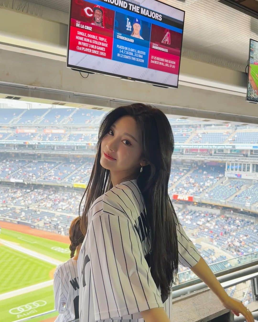 NINGNINGのインスタグラム：「Thank you so much for inviting us!:))Go Yankees!!!⚾️🤍」