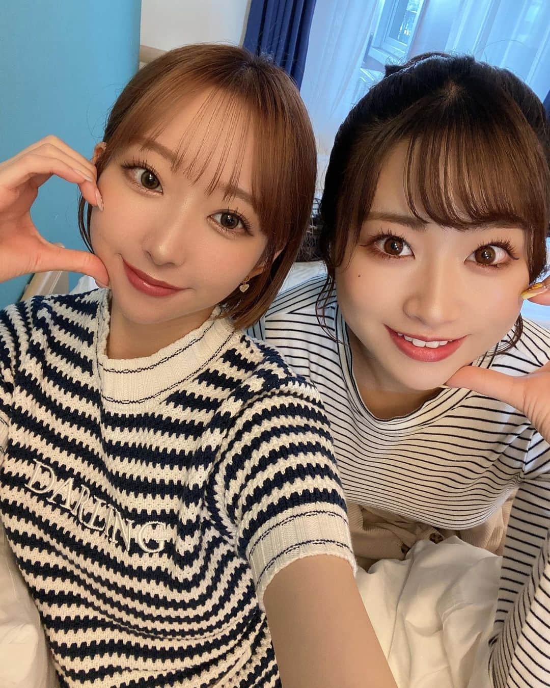 村上楓のインスタグラム：「愛してやまない ゆりやん🌻🩷  台風で新幹線止まっちゃって急遽取ってもらったお部屋が ツインだったから一緒に寝た😴🩵  #レースクイーン #supergt」
